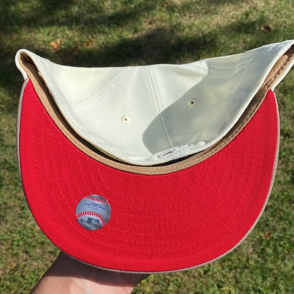 Angels Fitted hat - Picture 3 of 4